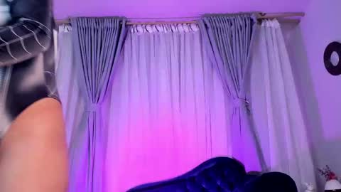 Snapshot of coralinericce_ chatting on September 2025 10:10:02 PM Coral Stefani online show from September 2025 10:10:02 PM