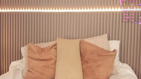 coralineross_ online show from February 2025 02:34:02 PM