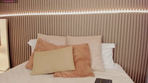 coralineross_ online show from February 2025 02:12:02 PM