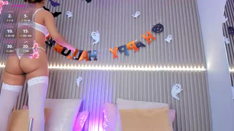 coralineross_ online show from October 2025 11:10:01 AM