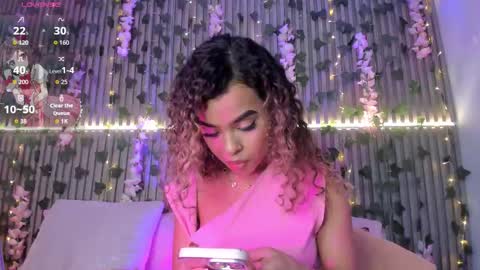 coralineross_ online show from November 2025 11:58:02 PM