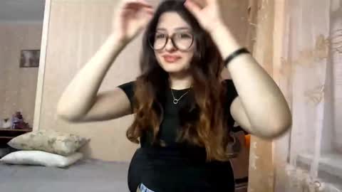 Elisheva online show from November 2025 01:12:02 PM