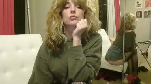 Snapshot of corinnebijou chatting on March 2025 04:56:02 AM CorinneBijou online show from March 2025 04:56:02 AM