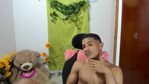 Ethan  online show from January 2025 11:43:02 PM