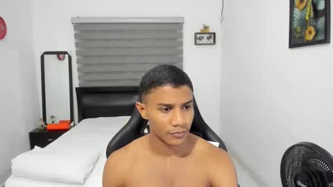 Ethan  online show from November 2025 10:59:02 PM