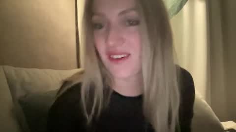 cosmo_blondiee online show from September 2025 07:04:01 PM