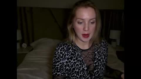 cosmo_blondiee online show from October 2025 06:05:02 PM