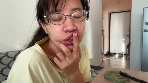 Lina online show from October 2025 11:10:01 AM