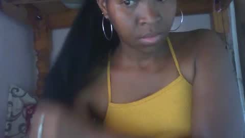 Snapshot of couleur_vanille chatting on December 2024 06:33:02 AM couleur_vanille online show from December 2024 06:33:02 AM