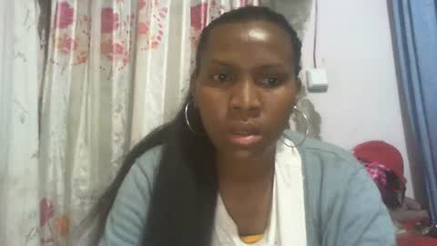 Snapshot of couleur_vanille chatting on December 2024 11:22:01 PM couleur_vanille online show from December 2024 11:22:01 PM