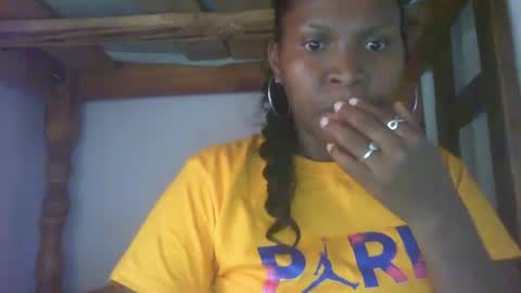 Snapshot of couleur_vanille chatting on February 2025 11:05:02 AM couleur_vanille online show from February 2025 11:05:02 AM