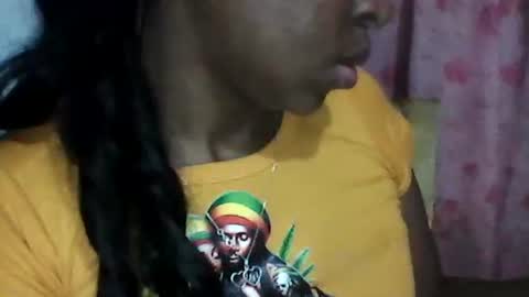 Snapshot of couleur_vanille chatting on November 2025 02:32:02 AM couleur_vanille online show from November 2025 02:32:02 AM