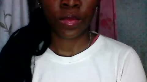 Snapshot of couleur_vanille chatting on December 2025 01:11:01 AM couleur_vanille online show from December 2025 01:11:01 AM