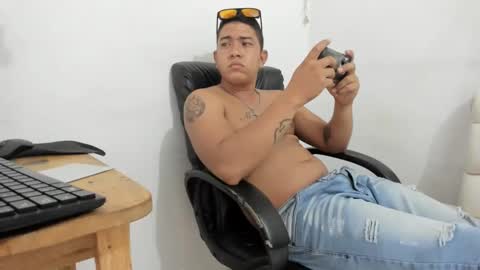 Snapshot of couple_fantasy30 chatting on January 2025 10:51:01 PM Nikol y tomy online show from January 2025 10:51:01 PM