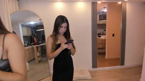 couple_funnyy online show from February 2025 01:05:01 AM