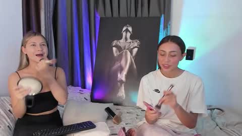 Snapshot of couple_funnyy chatting on February 2026 01:39:02 AM couple_funnyy online show from February 2026 01:39:02 AM