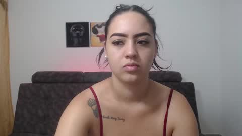  ALEJANDRO Y EMILY  online show from February 2025 11:14:02 AM