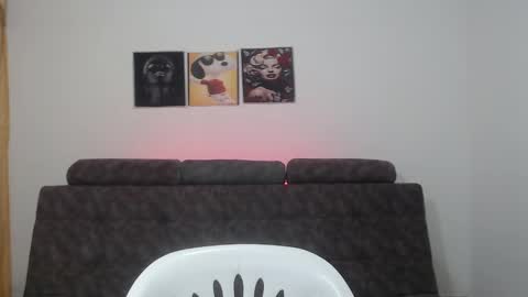  ALEJANDRO Y EMILY  online show from March 2025 01:54:01 PM