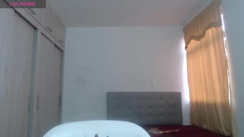  ALEJANDRO Y EMILY  online show from October 2025 12:25:02 PM