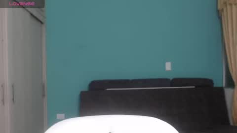  ALEJANDRO Y EMILY  online show from January 2026 01:41:02 AM