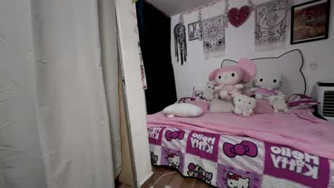 Snapshot of couple_sexxy7 chatting on June 2026 01:19:01 AM MIA LIZ AND SAM online show from June 2026 01:19:01 AM