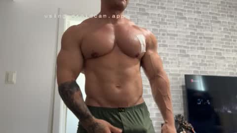 couplemuscle40 online show from November 2025 04:07:02 PM