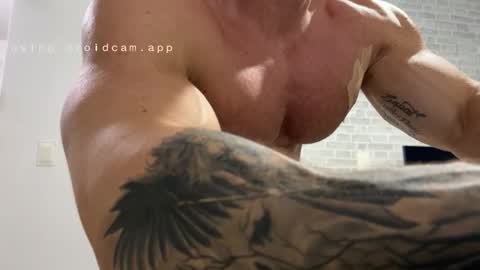 couplemuscle40 online show from December 2025 01:13:01 AM