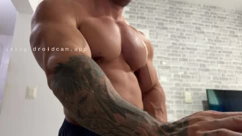 couplemuscle40 online show from May 2026 11:26:02 AM