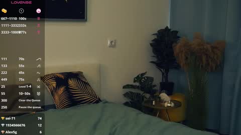 Yui online show from February 2025 10:17:02 AM