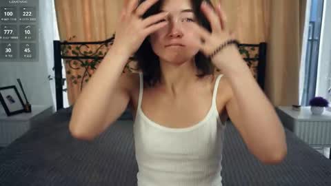 Yui online show from September 2025 07:43:01 AM