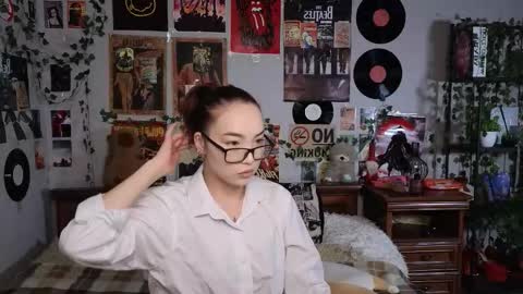 Yuna online show from November 2025 07:30:02 PM