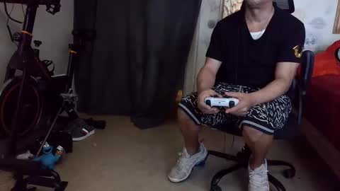 Snapshot of crazy4feetmanic chatting on April 2026 01:48:01 AM drbucknaked online show from April 2026 01:48:01 AM