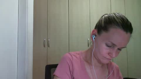 Anny online show from February 2025 08:52:02 PM