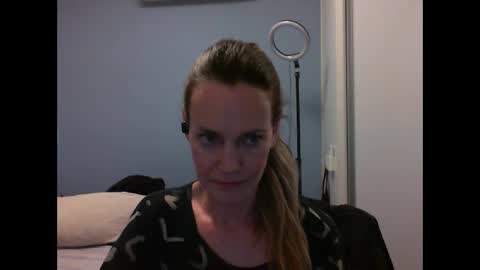 Anny online show from October 2025 12:35:01 AM