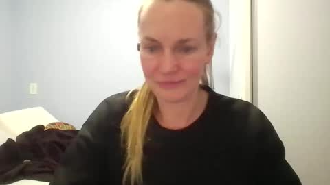 Snapshot of crazyanny chatting on June 2026 12:36:02 AM Anny online show from June 2026 12:36:02 AM