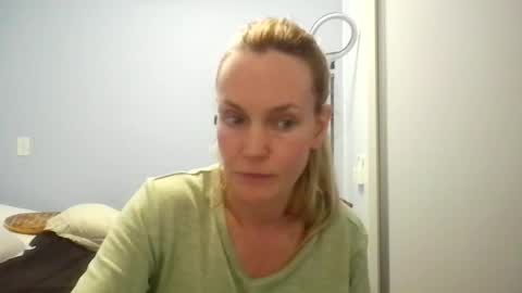 Snapshot of crazyanny chatting on June 2026 12:24:01 AM Anny online show from June 2026 12:24:01 AM
