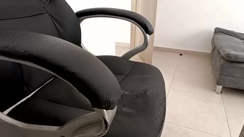 Snapshot of crazylive5 chatting on December 2024 02:27:01 PM crazylive5 online show from December 2024 02:27:01 PM