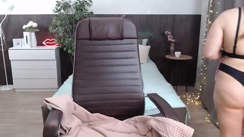 Crazyy Girl  online show from December 2024 08:49:02 AM