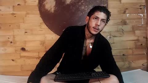  CAMILA Y SEBASTIAN online show from March 2025 11:38:02 PM