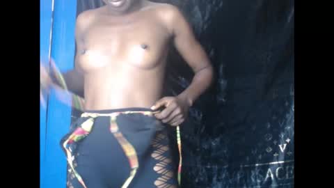 Snapshot of creamyxsugar chatting on September 2025 05:28:01 PM creamyxsugar online show from September 2025 05:28:01 PM