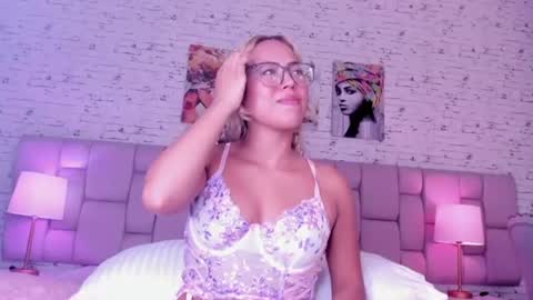Snapshot of criistybloom chatting on June 2026 08:09:02 PM CristyBloom online show from June 2026 08:09:02 PM