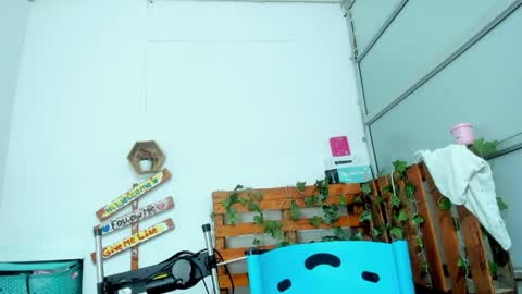 cris_dulce online show from April 2026 06:23:02 PM