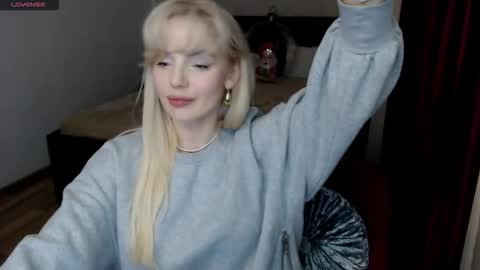 Snapshot of cris_tinne chatting on December 2025 03:18:02 PM cris_tinne online show from December 2025 03:18:02 PM