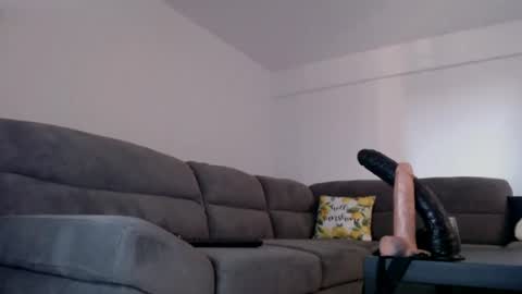 Snapshot of cris_tinne chatting on June 2026 04:00:01 PM cris_tinne online show from June 2026 04:00:01 PM