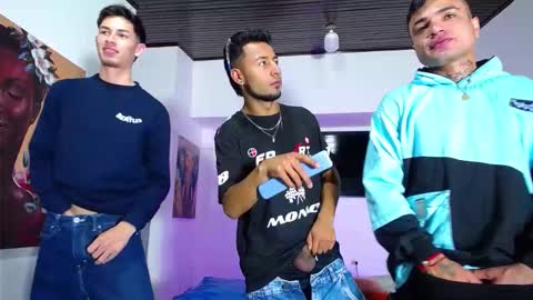 Snapshot of crismens chatting on October 2025 06:43:01 PM crismens online show from October 2025 06:43:01 PM