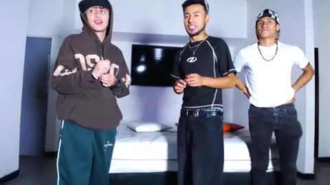 Snapshot of crismens chatting on October 2025 12:41:02 PM crismens online show from October 2025 12:41:02 PM