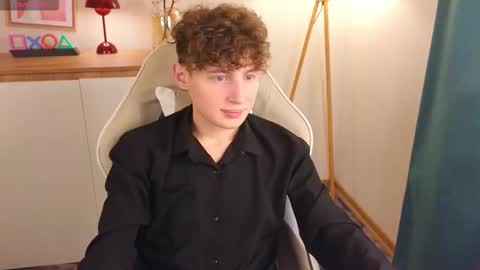 Chris online show from November 2025 07:01:02 PM