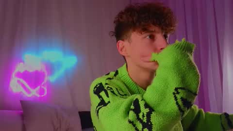 Chris online show from November 2025 07:14:01 PM