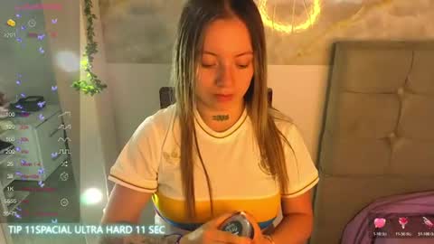 Snapshot of cristal_v_ chatting on July 2026 04:29:02 AM Cristal online show from July 2026 04:29:02 AM