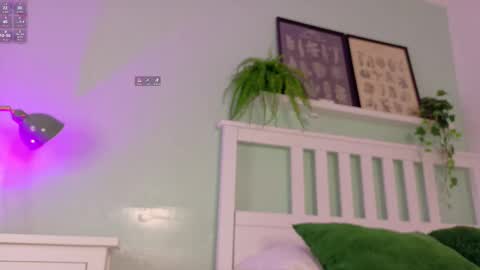 Nicole  Connection time 220pm-910pmCol online show from September 2025 07:40:02 PM